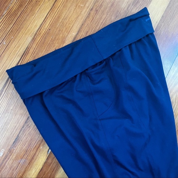 Patagonia Women's Trail Beta Capri Leggings Navy Size Small - Picture 9 of 10